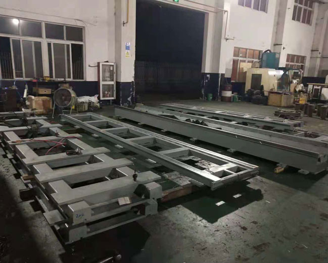 Regelbaar Robot Lineair Spoor Cnc die voor Halfingesloten Spoor in Ruwe Milieu's verbinden
