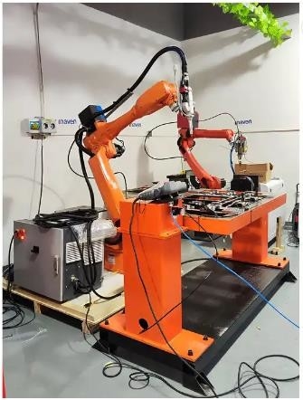 2000W automatisch van de het Lassenrobot van de Vezellaser Systeem 6 de Solderende Machine van de Aslaser voor Metaalaluminium