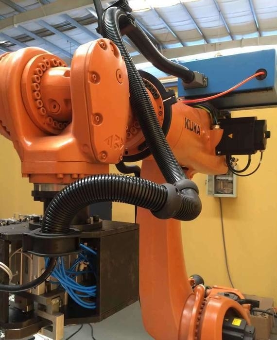 Aanpasbare robotkleding met rubberen kernmaterialen voor lastoepassingen